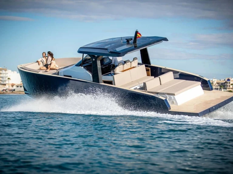 Motorboat for rent Chaniá at the best price