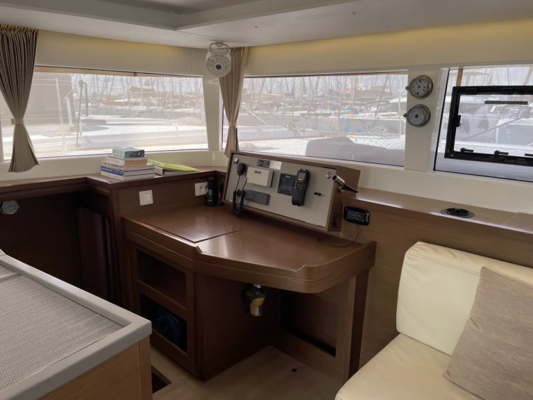 Boat rental Lagoon Lagoon 450 F in Alimos on Samboat