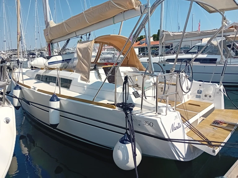 Bareboat Rental Sailboat Dufour with a boat licence