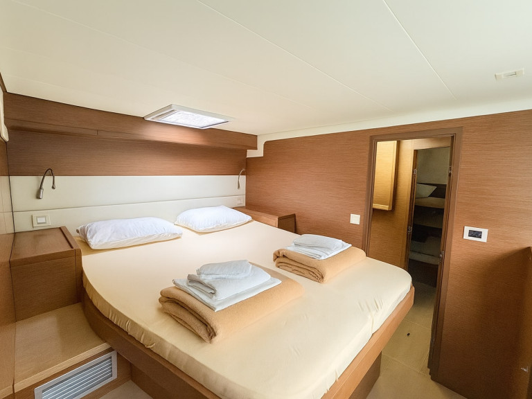 Catamaran rental with or without captain Lagoon Lávrio