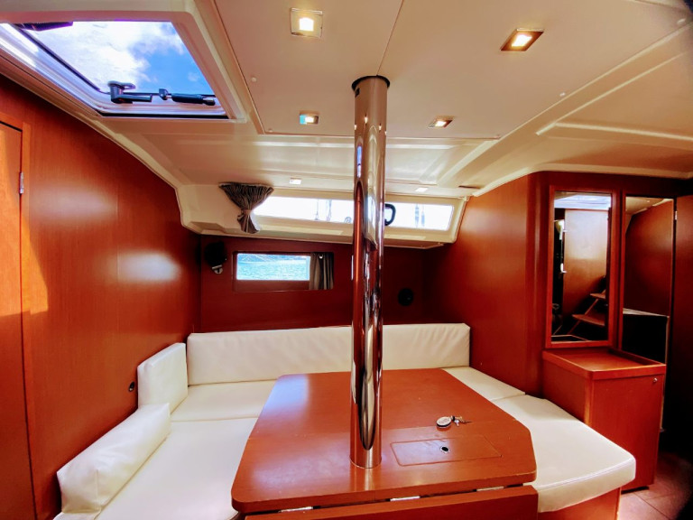 Sailboat rental in Alimos - Bénéteau Oceanis 41.1