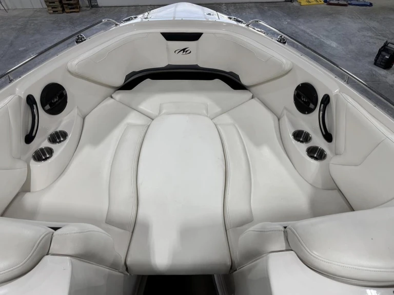 Yacht charter Mahón cheap 264 fs
