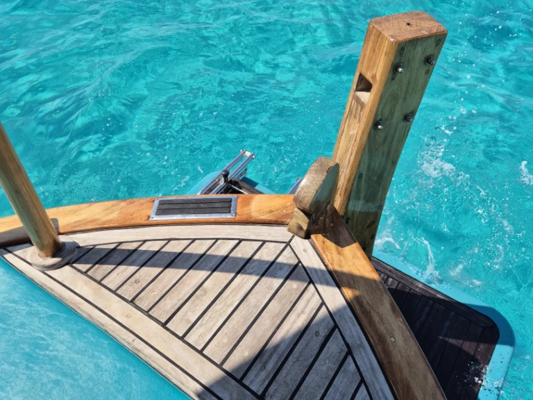 Motorboat for rent Mahón at the best price