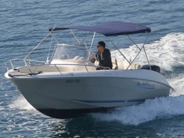 Bareboat Rental Motorboat Quicksilver with a boat licence