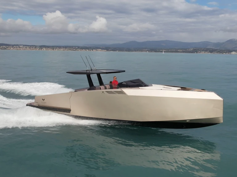Motorboat for rent Cannes at the best price