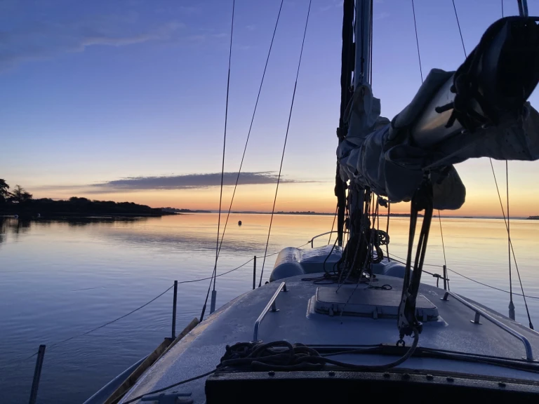 Yacht charter Bono cheap Poker