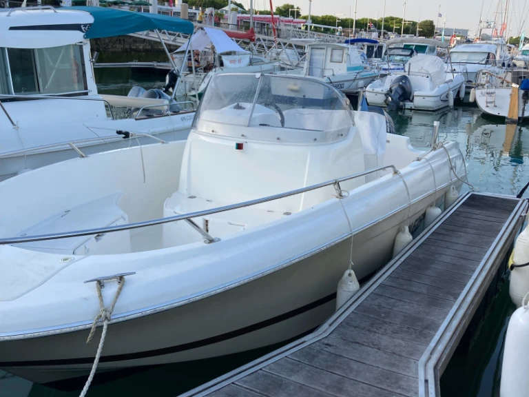 Boat rental Jeanneau Cap Camarat 635 Open in Royan on Samboat