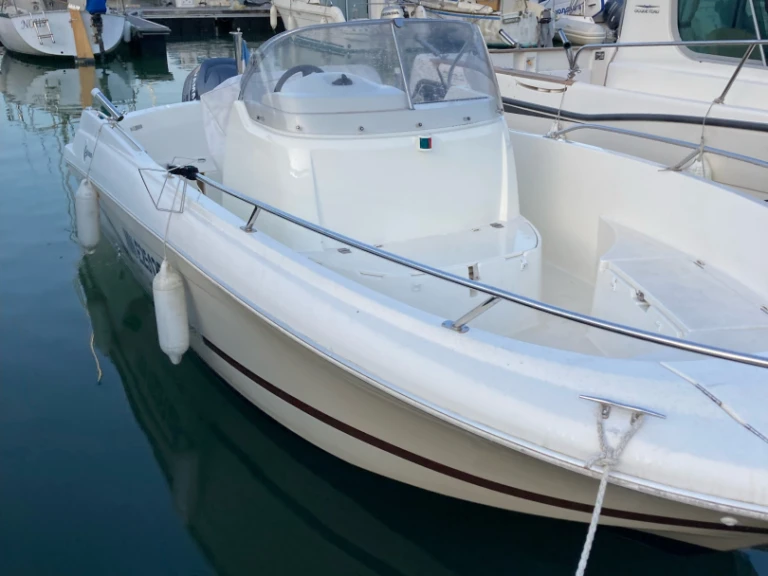 Motorboat rental with or without captain Jeanneau Royan