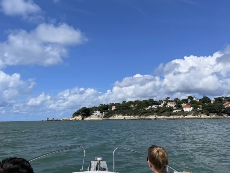 Motorboat for rent Royan at the best price