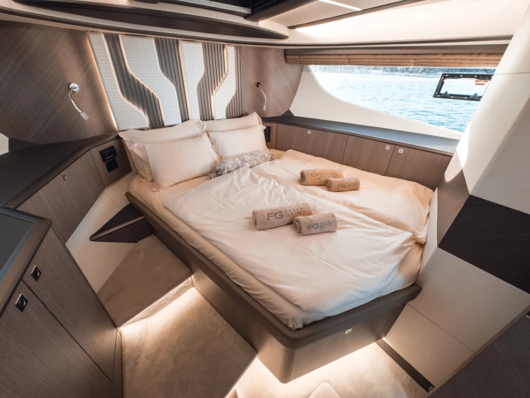 Galeon Galeon 440 Fly in Seget Donji on SamBoat