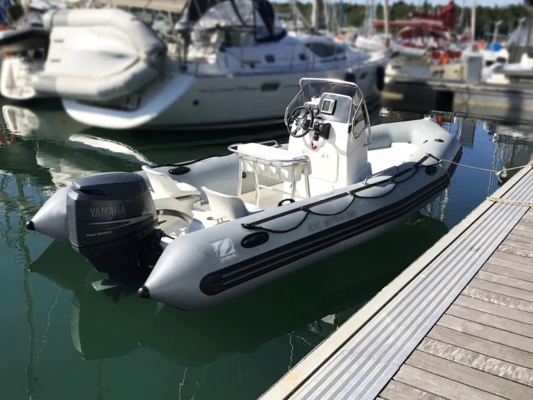 Yacht charter Bénodet cheap Pro Open 550 Black Limited