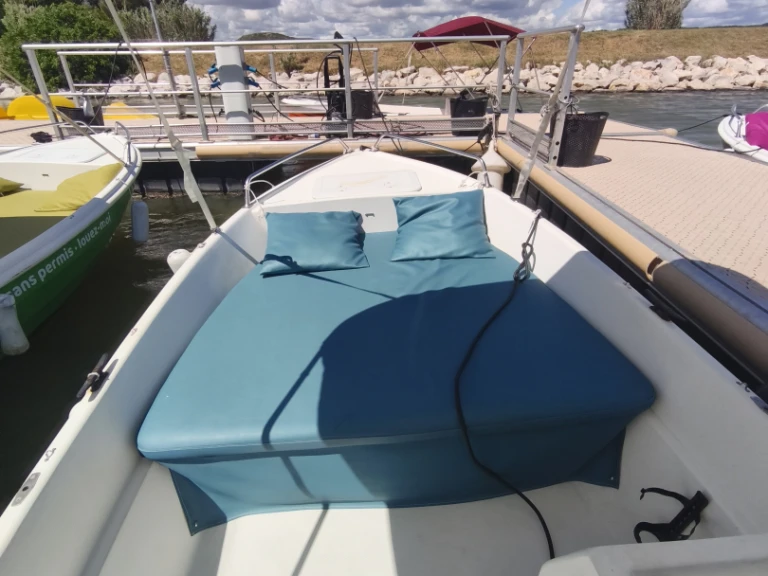 Motorboat for rent Istres at the best price