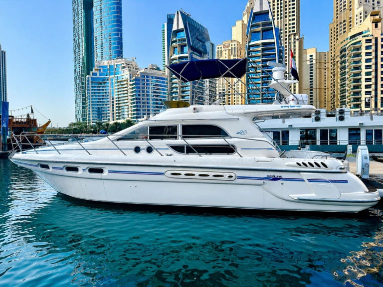 Boat rental Custom 34 MY in Dubai Marina on Samboat