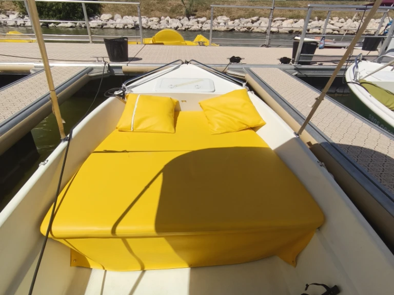 Sans Permis Électrique  in Istres on SamBoat