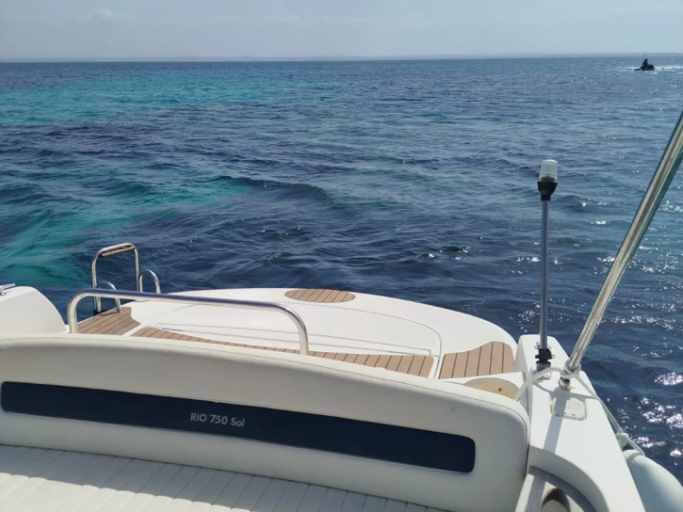 Bareboat Rental Motorboat Rio with a boat licence