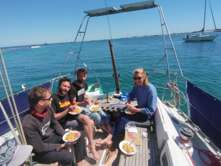 Sailboat for rent Loctudy at the best price