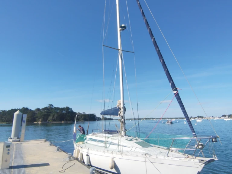 Bareboat Rental Sailboat Gibert Marine with a boat licence