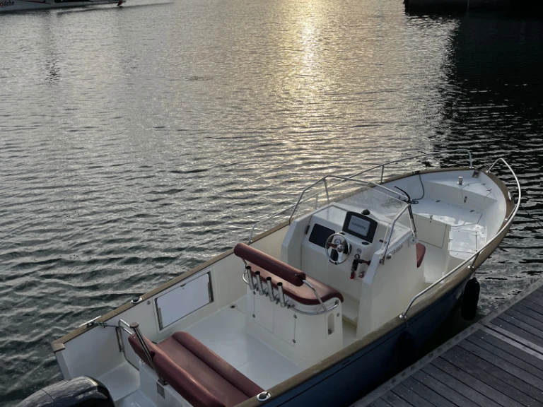 Motorboat for rent Lorient at the best price
