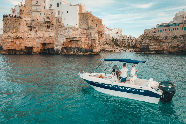 Blu-Blu 670 GT charter bareboat or captained in  Monopoli