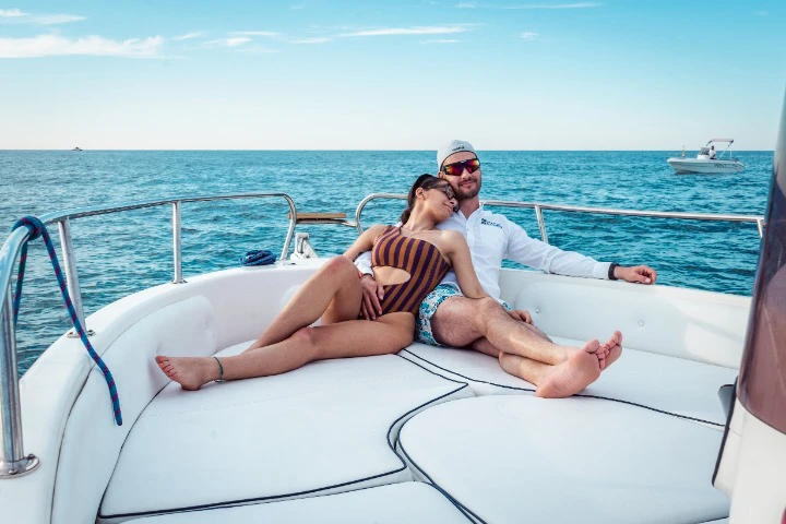 Rent a Blu-Blu 670 GT Monopoli
