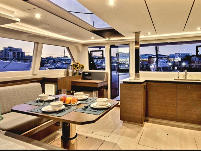 Catamaran rental in Puerto Sotogrande - Leopard Leopard 42