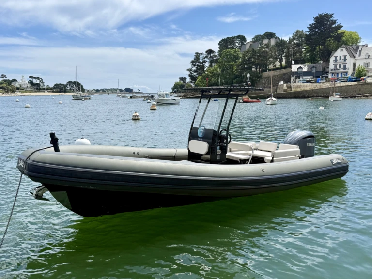 Yacht charter Combrit cheap Sea Water Phantom 230