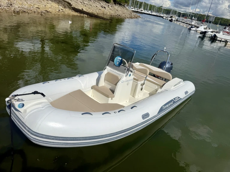 Bareboat Rental RIB Capelli with a boat licence