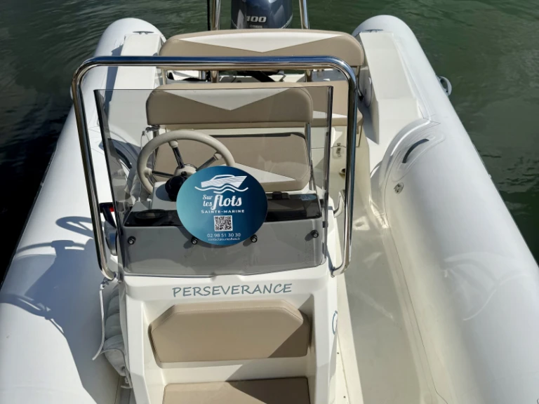 Rent a Capelli Tempest 570 Combrit
