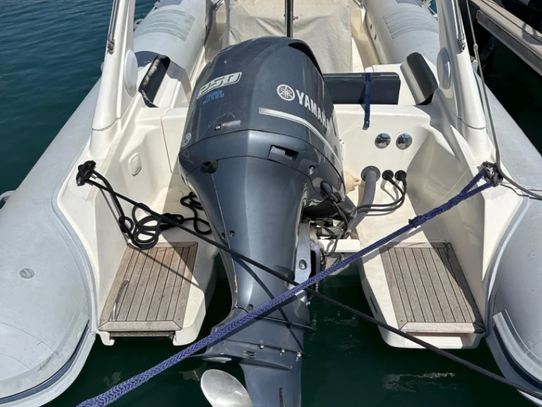Rent a Lomac Lomac 790 IN Marseille