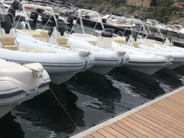 Yacht charter Favignana cheap Wave 20