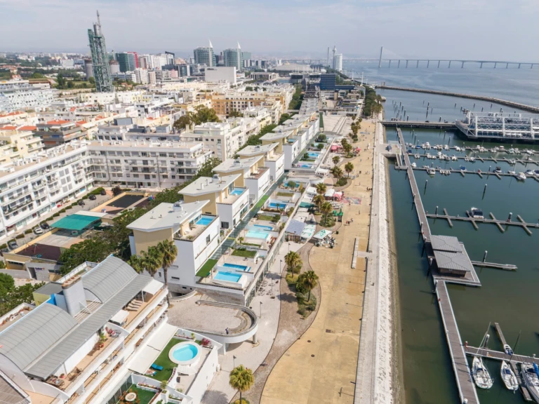 Sailboat rental with or without captain Jeanneau Lisbon
