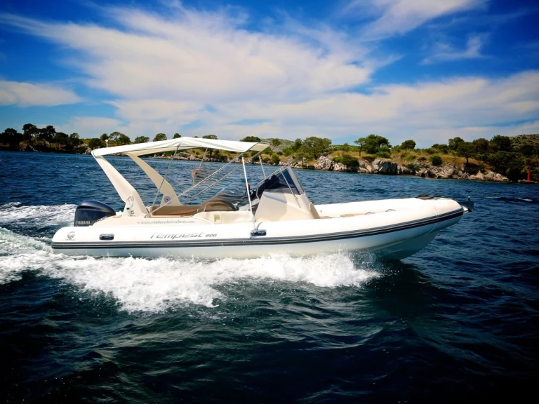 Capelli capelli 800 sun charter bareboat or captained in  Hyères