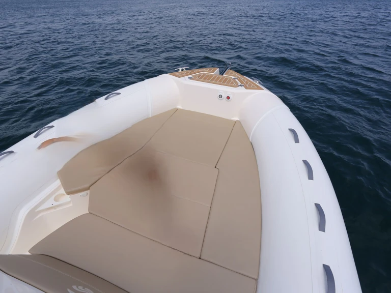 Yacht charter Hyères cheap capelli 800 sun