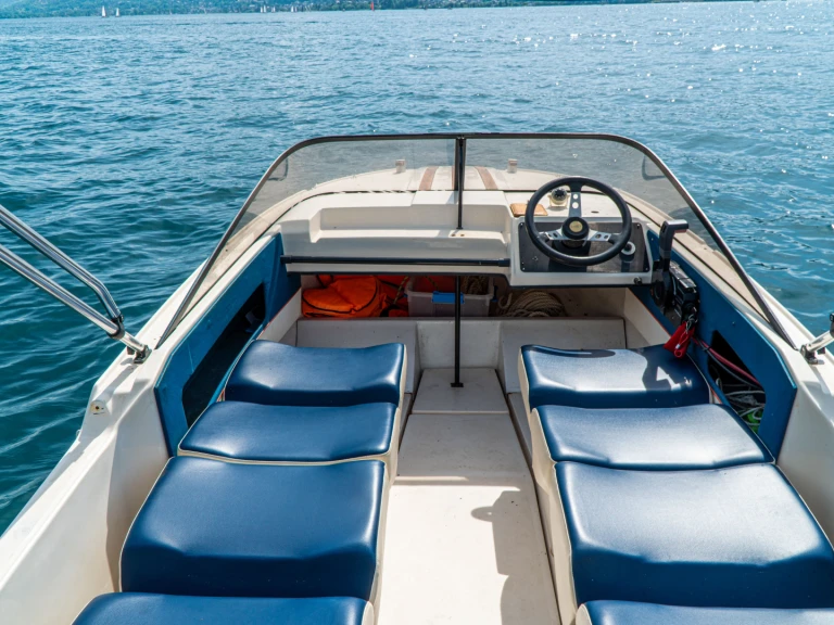 Motorboat rental with or without captain Rio Annecy