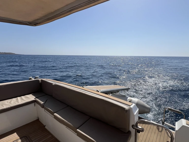 Rent a Azimut Azimut 37 Fly Marzamemi