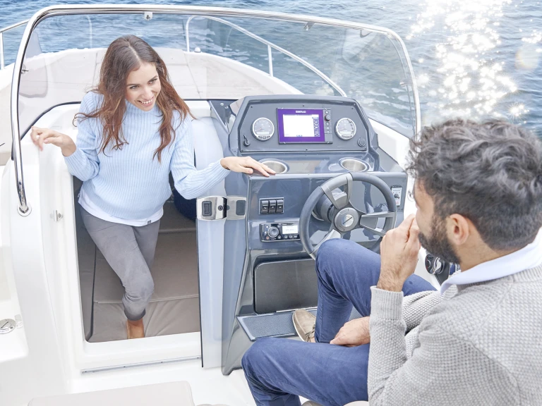 Quicksilver Activ 605 Sundeck in Llançà on SamBoat