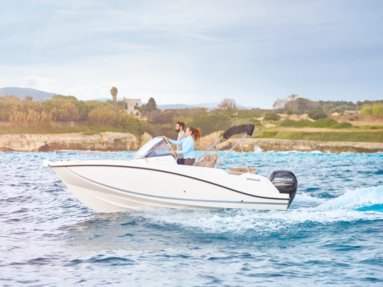 Rent a Quicksilver Activ 605 Sundeck Llançà