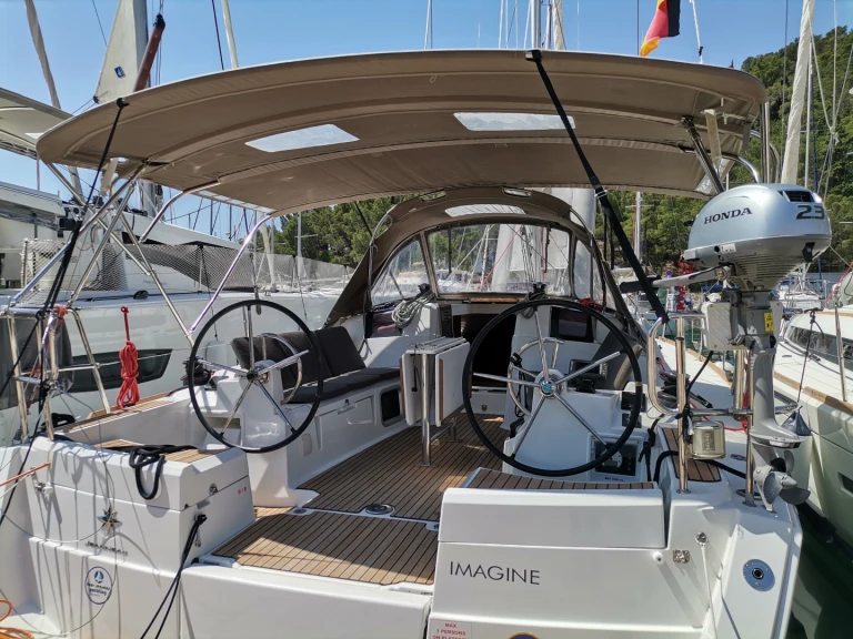 Jeanneau Sun Odyssey 389 in Palma de Mallorca on SamBoat