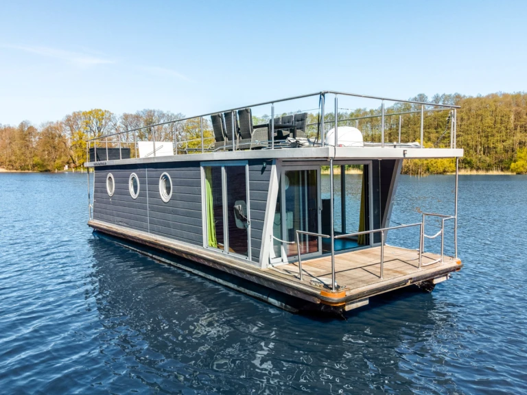 Bareboat Rental Houseboat WOMA with a boat licence