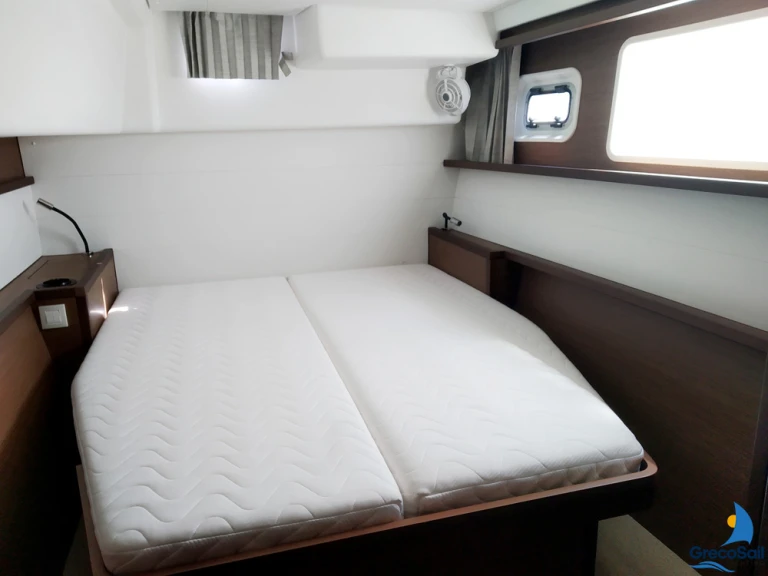 Boat rental Lagoon Lagoon 450 F in Paros (Island) on Samboat