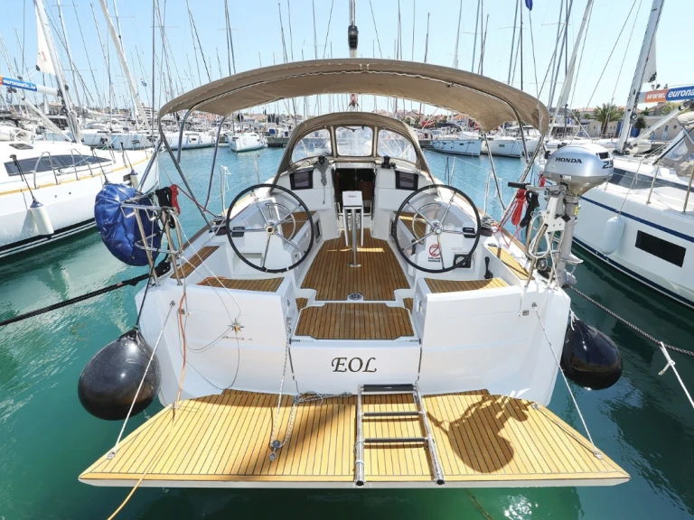 Bareboat Rental Sailboat Jeanneau with a boat licence