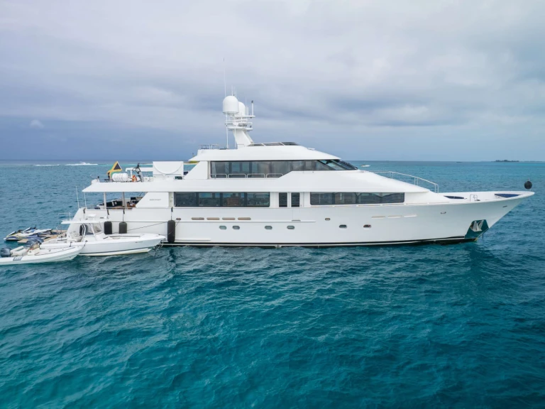 Luxury Yacht rental with or without captain Westport Bahamas