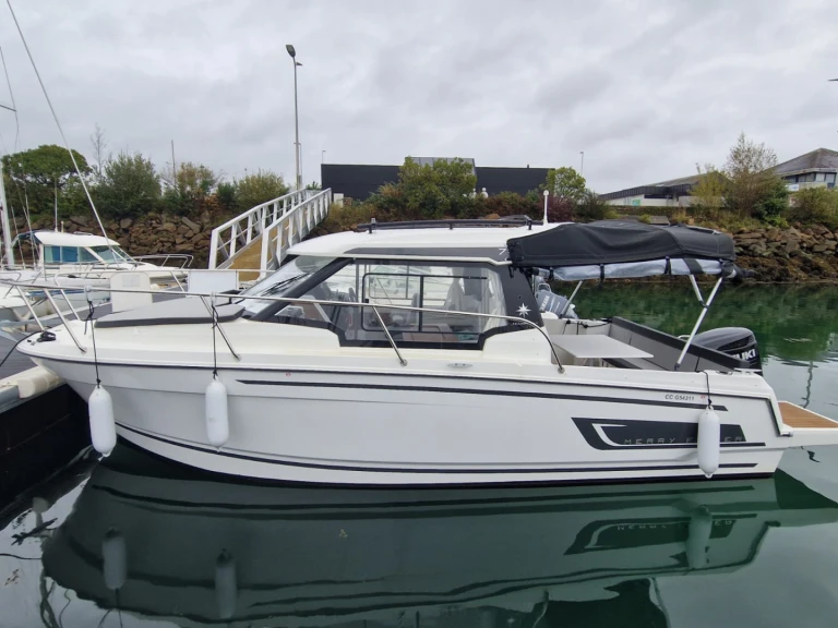 Jeanneau Merry Fisher 795 Serie 2 charter bareboat or captained in  La Forêt-Fouesnant
