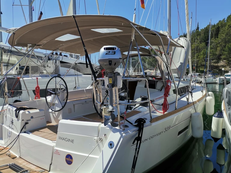 Rent a Jeanneau Sun Odyssey 389 Palma de Mallorca