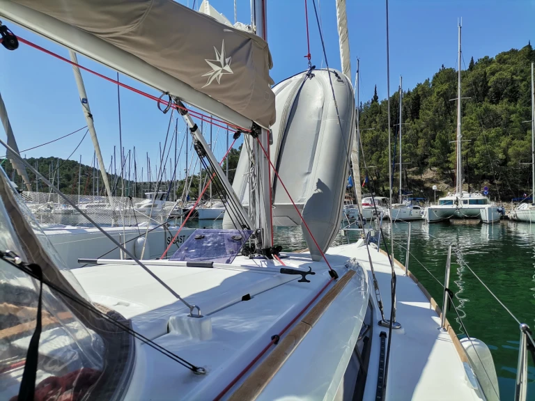 Yacht charter Palma de Mallorca cheap Sun Odyssey 389