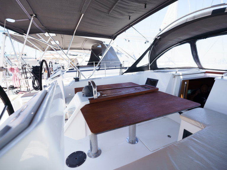 Sailboat rental in Lefkáda - Bavaria Bavaria C45