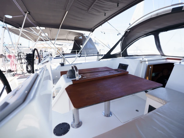 Sailboat rental in Lefkáda - Bavaria Bavaria C45