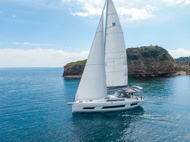 Rent a Dufour Dufour 41 Piombino