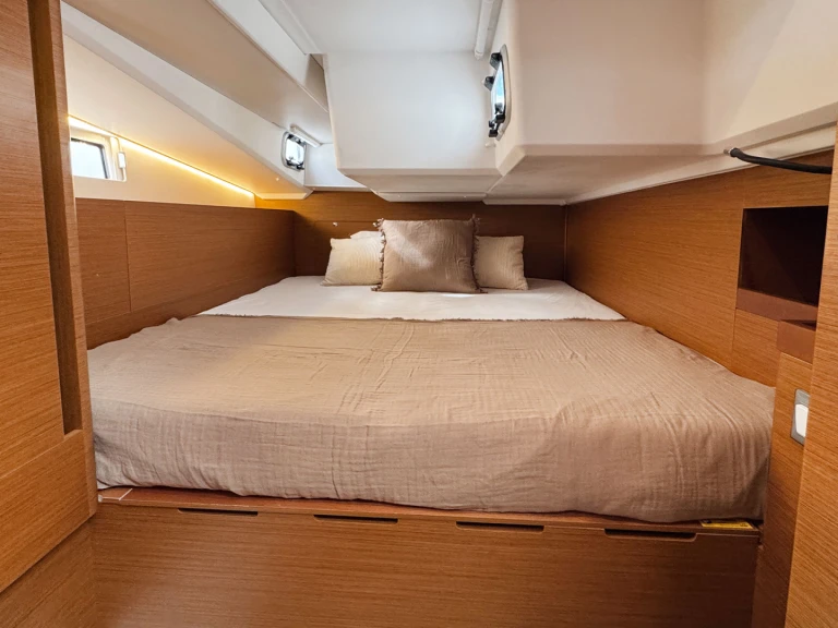 Jeanneau Sun Odyssey 490 in Puntone on SamBoat