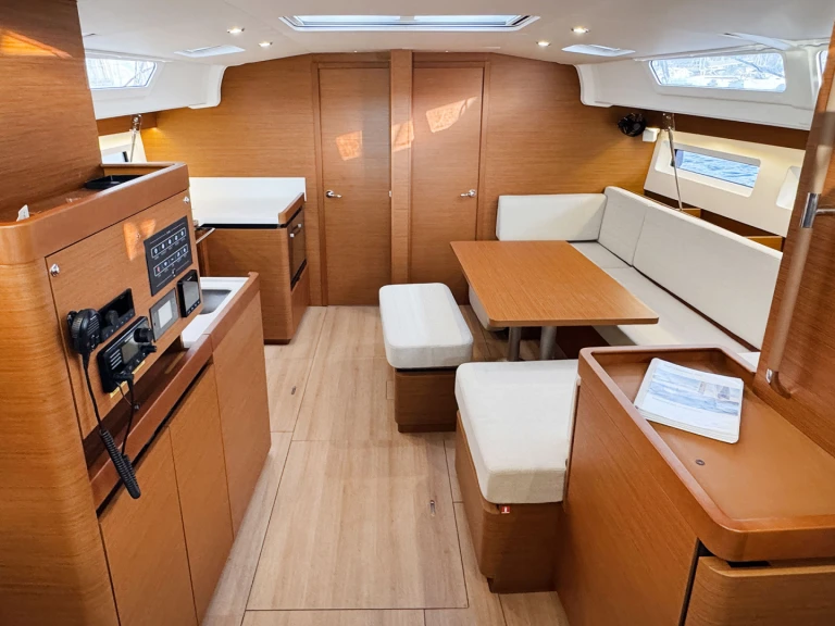 Rent a Jeanneau Sun Odyssey 490 Puntone